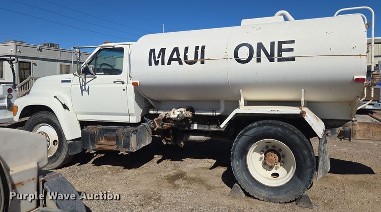image for item ER5168 1996 Ford F800 water truck