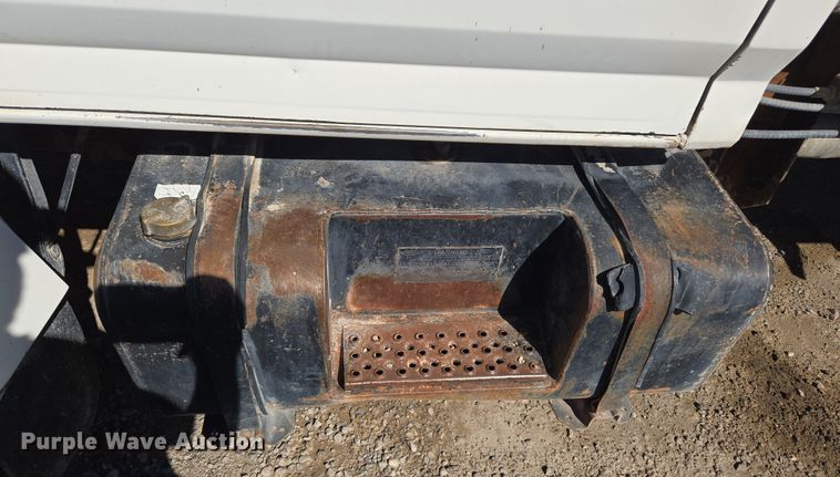 image for item ER5168 1996 Ford F800 water truck