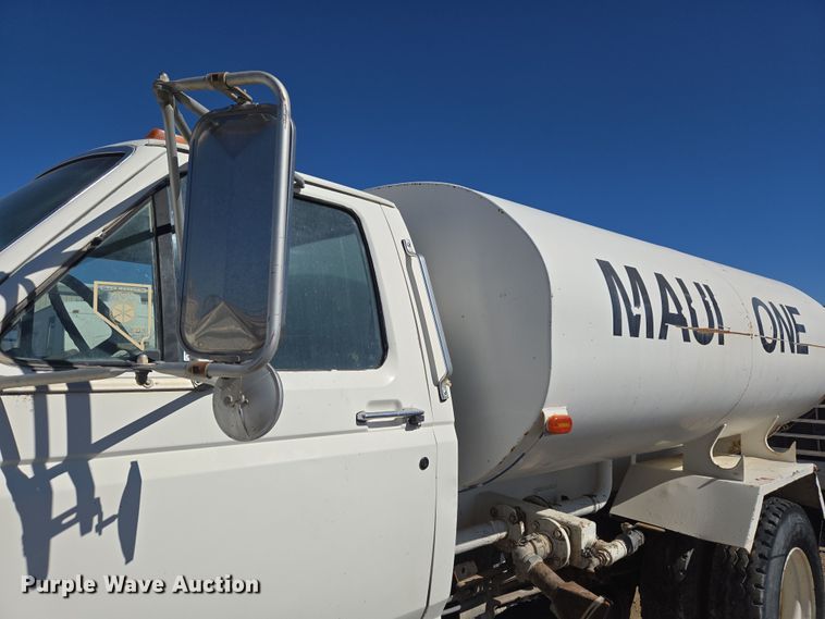 image for item ER5168 1996 Ford F800 water truck