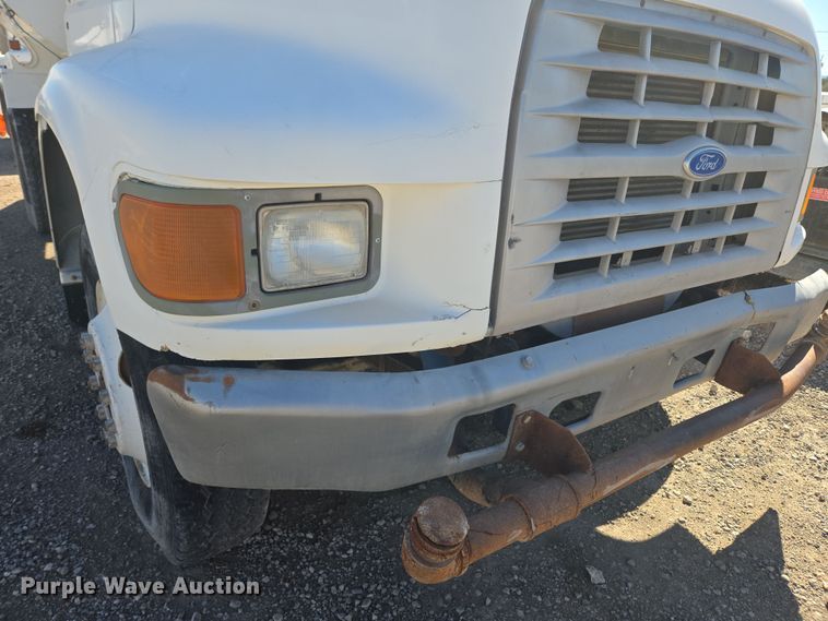 image for item ER5168 1996 Ford F800 water truck