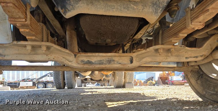 image for item ER5168 1996 Ford F800 water truck