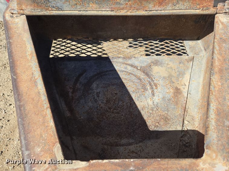 image for item ER5168 1996 Ford F800 water truck