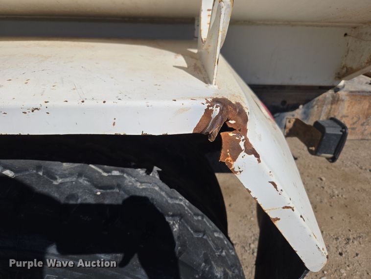 image for item ER5168 1996 Ford F800 water truck