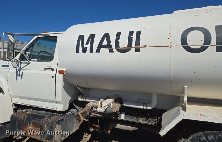 image for item ER5168 1996 Ford F800 water truck