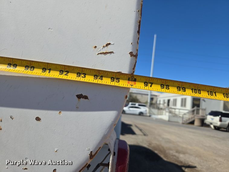 image for item ER5168 1996 Ford F800 water truck