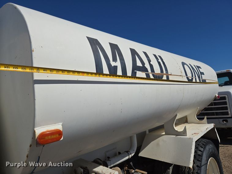 image for item ER5168 1996 Ford F800 water truck