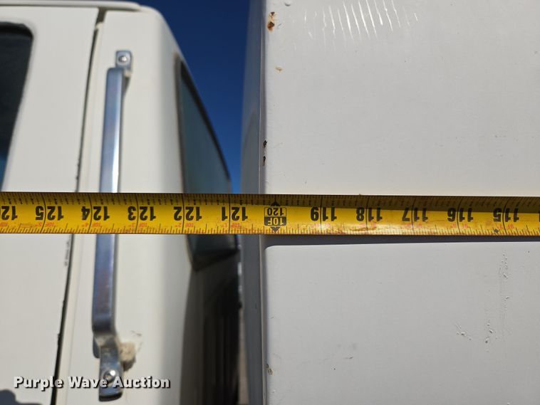 image for item ER5168 1996 Ford F800 water truck