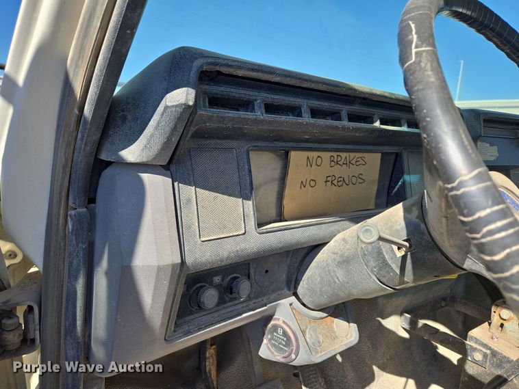 image for item ER5168 1996 Ford F800 water truck