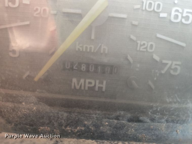 image for item ER5168 1996 Ford F800 water truck