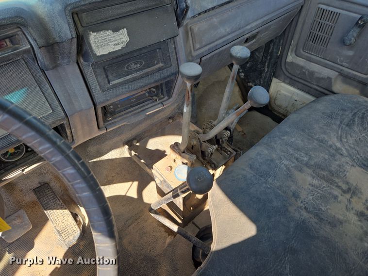 image for item ER5168 1996 Ford F800 water truck