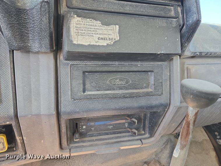 image for item ER5168 1996 Ford F800 water truck