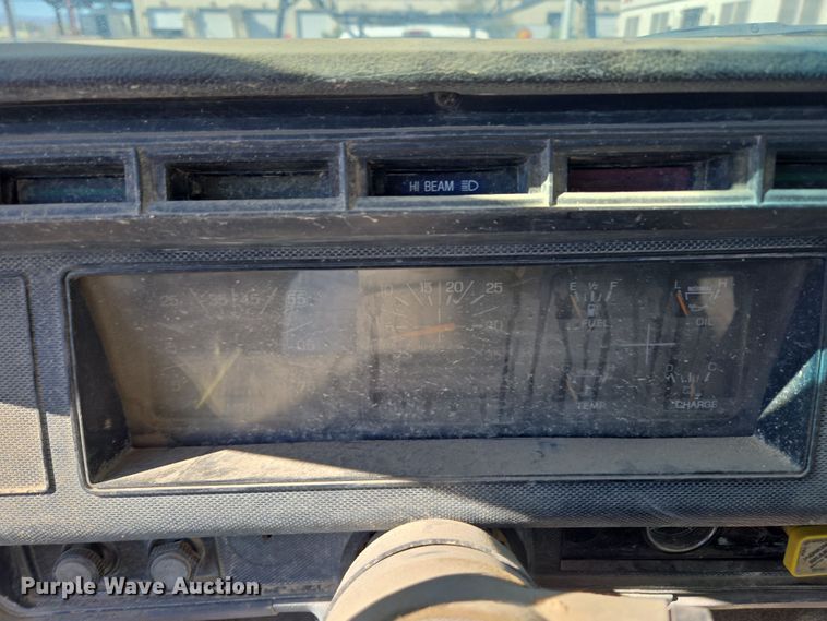 image for item ER5168 1996 Ford F800 water truck