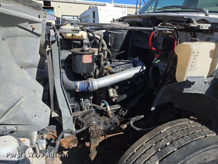 image for item ER5168 1996 Ford F800 water truck