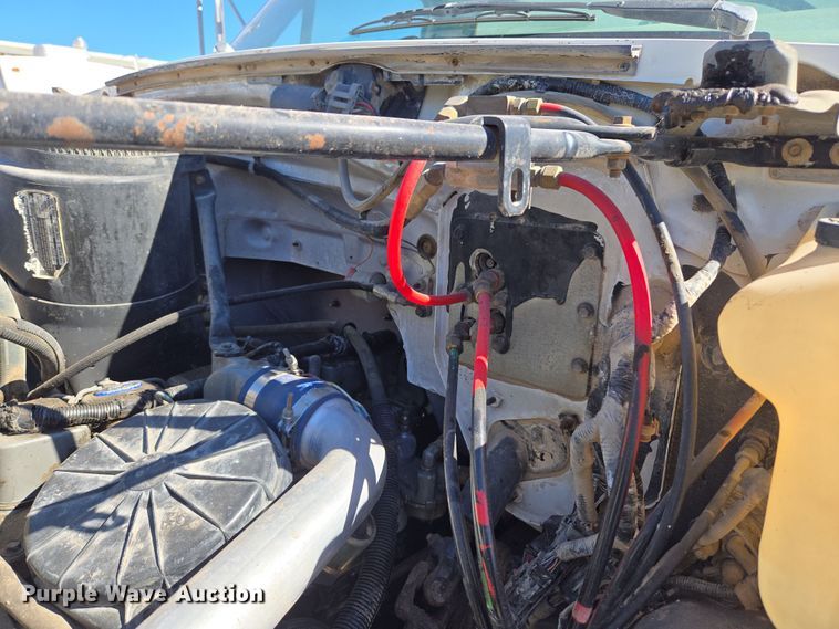 image for item ER5168 1996 Ford F800 water truck