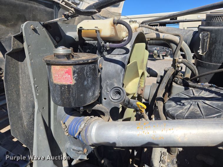 image for item ER5168 1996 Ford F800 water truck