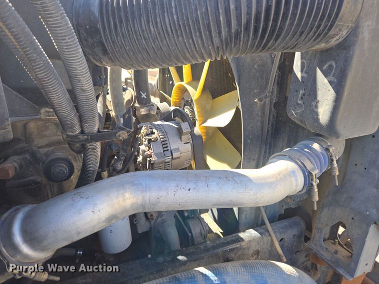 image for item ER5168 1996 Ford F800 water truck