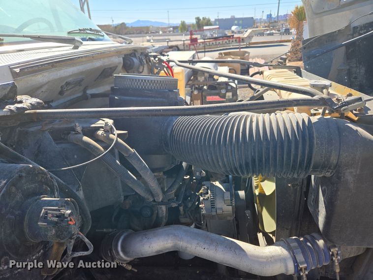 image for item ER5168 1996 Ford F800 water truck