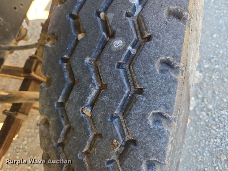 image for item ER5168 1996 Ford F800 water truck