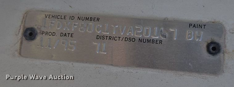 image for item ER5168 1996 Ford F800 water truck