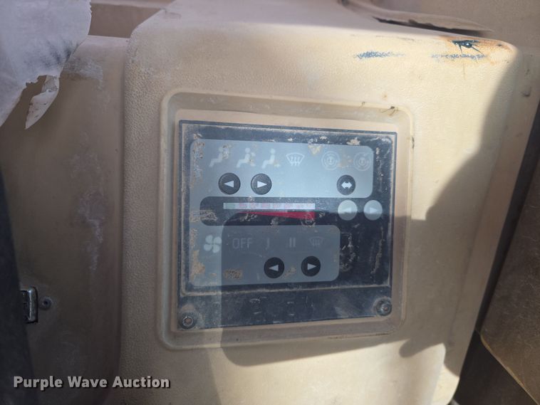 image for item ER5179 1996 Caterpillar 320L excavator