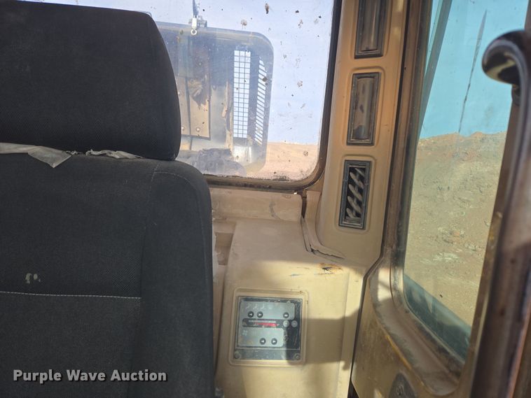 image for item ER5179 1996 Caterpillar 320L excavator