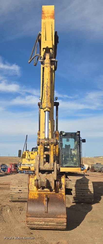 image for item ER5181 1999 Caterpillar 330B L excavator