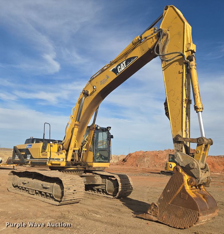 image for item ER5181 1999 Caterpillar 330B L excavator