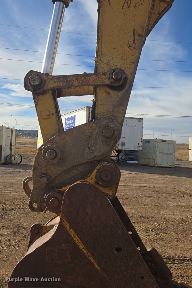 image for item ER5181 1999 Caterpillar 330B L excavator