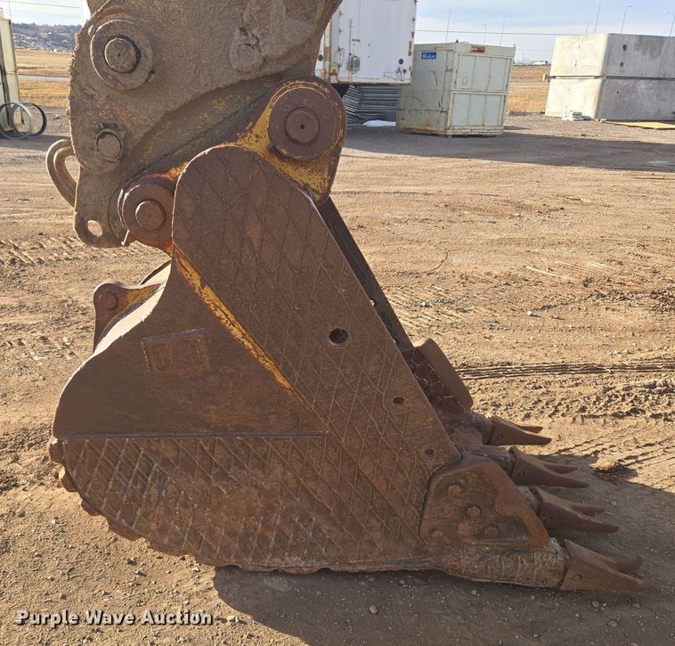 image for item ER5181 1999 Caterpillar 330B L excavator