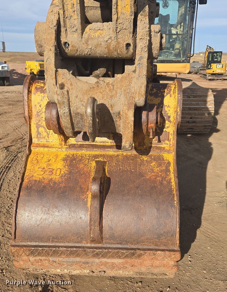image for item ER5181 1999 Caterpillar 330B L excavator