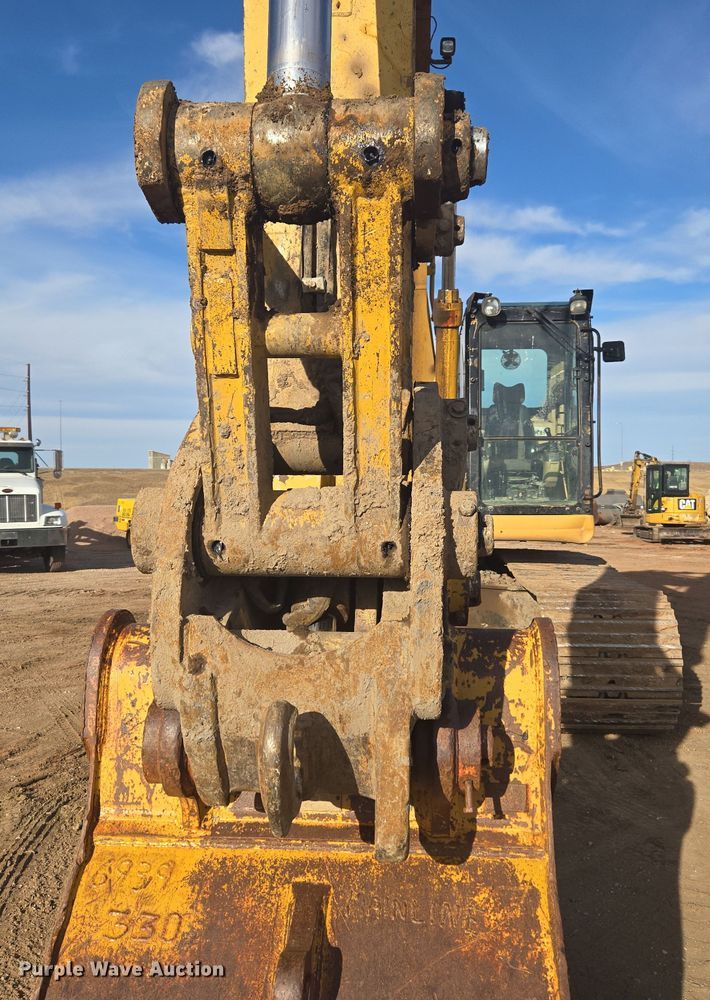 image for item ER5181 1999 Caterpillar 330B L excavator