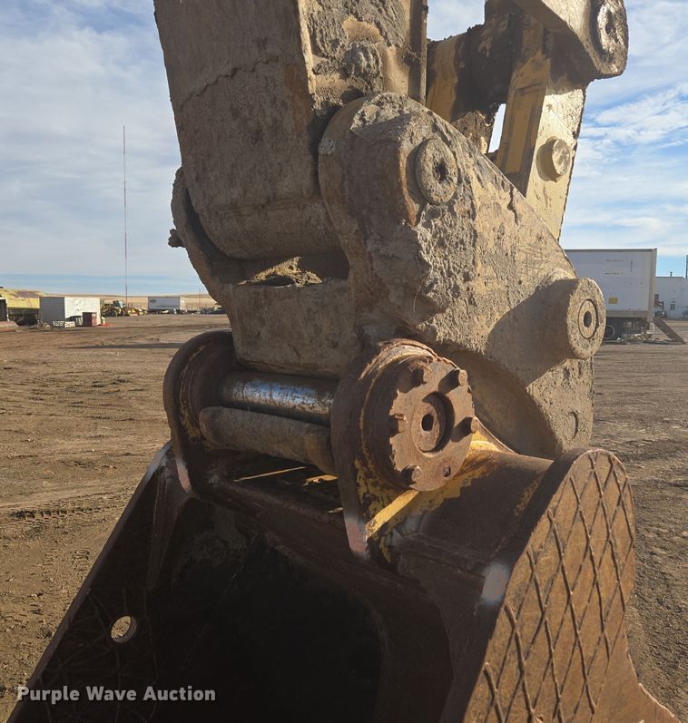 image for item ER5181 1999 Caterpillar 330B L excavator