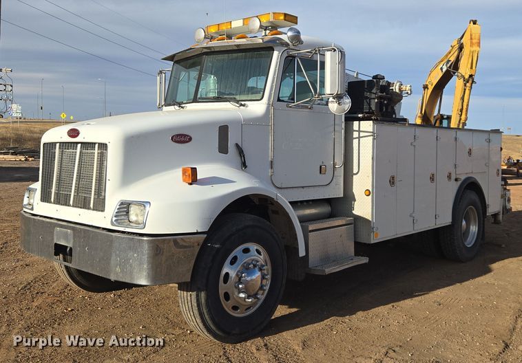 image for item ER5182 2004 Peterbilt 330 utility / service truck