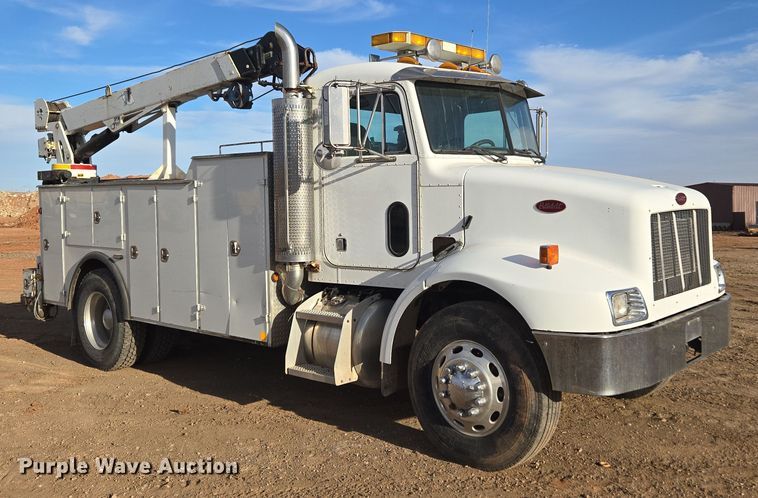 image for item ER5182 2004 Peterbilt 330 utility / service truck