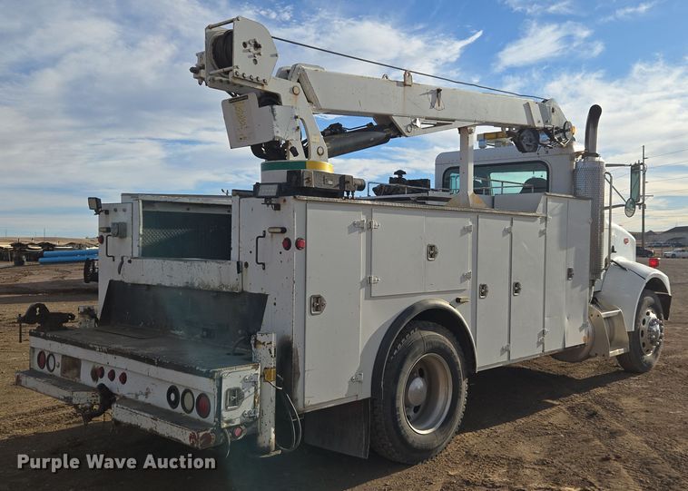 image for item ER5182 2004 Peterbilt 330 utility / service truck