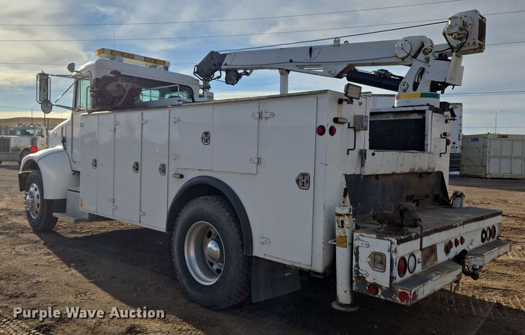 image for item ER5182 2004 Peterbilt 330 utility / service truck
