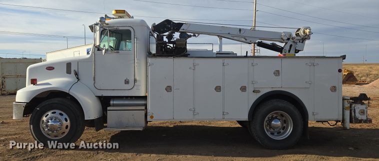 image for item ER5182 2004 Peterbilt 330 utility / service truck