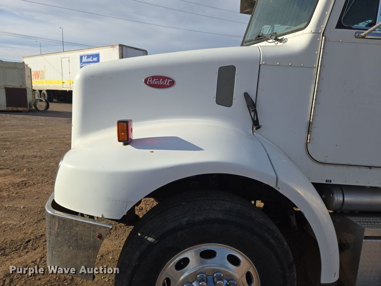 image for item ER5182 2004 Peterbilt 330 utility / service truck