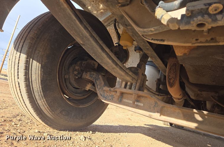 image for item ER5182 2004 Peterbilt 330 utility / service truck