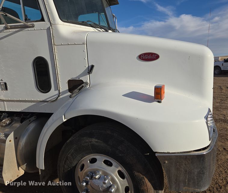 image for item ER5182 2004 Peterbilt 330 utility / service truck