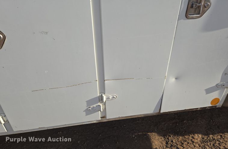 image for item ER5182 2004 Peterbilt 330 utility / service truck