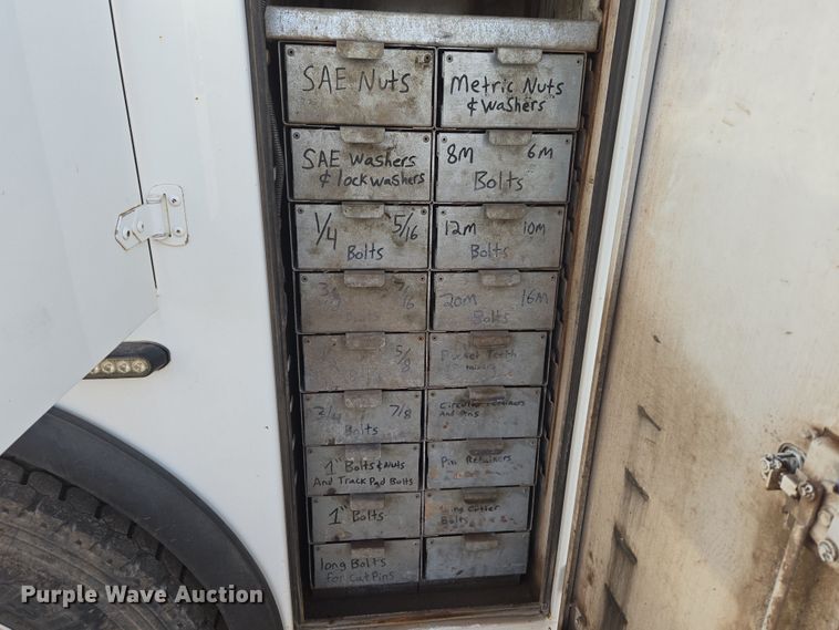 image for item ER5182 2004 Peterbilt 330 utility / service truck