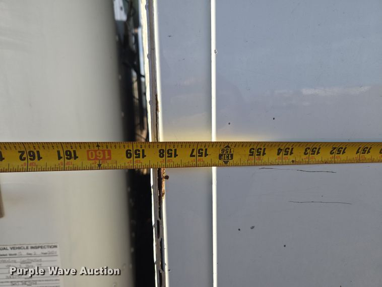 image for item ER5182 2004 Peterbilt 330 utility / service truck