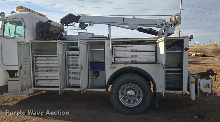 image for item ER5182 2004 Peterbilt 330 utility / service truck
