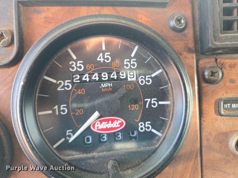 image for item ER5182 2004 Peterbilt 330 utility / service truck