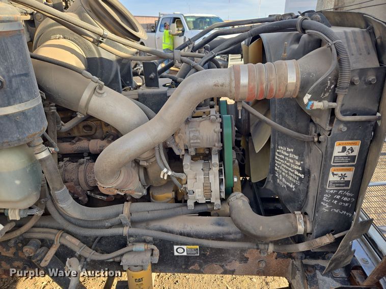 image for item ER5182 2004 Peterbilt 330 utility / service truck