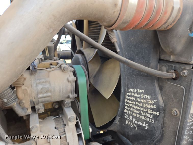 image for item ER5182 2004 Peterbilt 330 utility / service truck