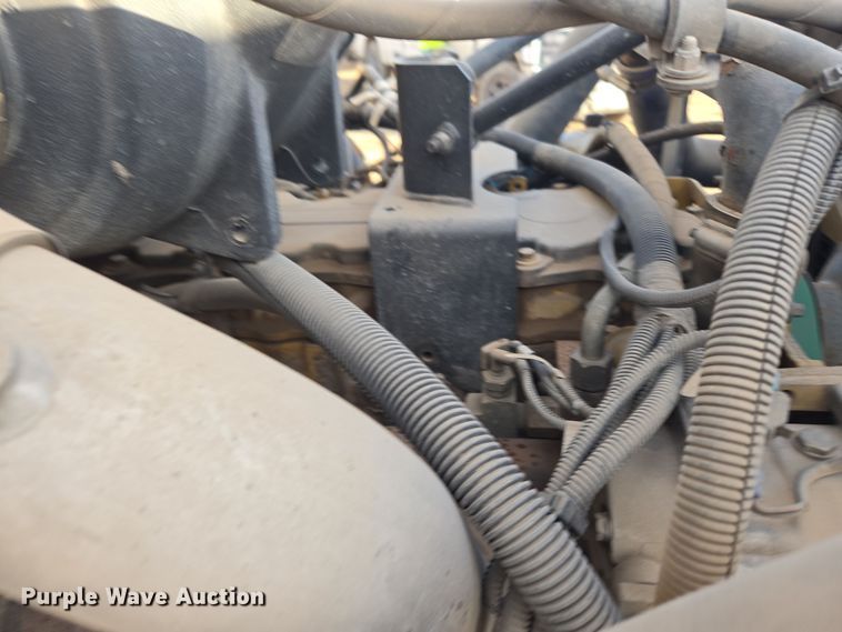 image for item ER5182 2004 Peterbilt 330 utility / service truck