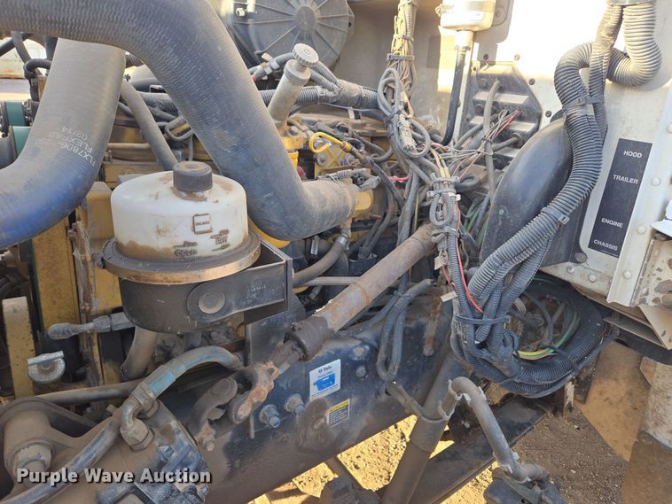 image for item ER5182 2004 Peterbilt 330 utility / service truck