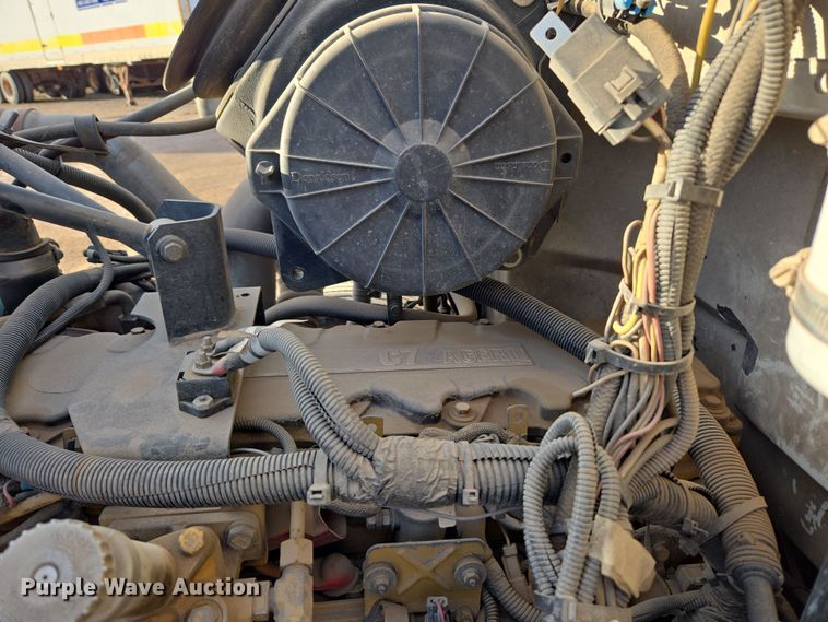 image for item ER5182 2004 Peterbilt 330 utility / service truck